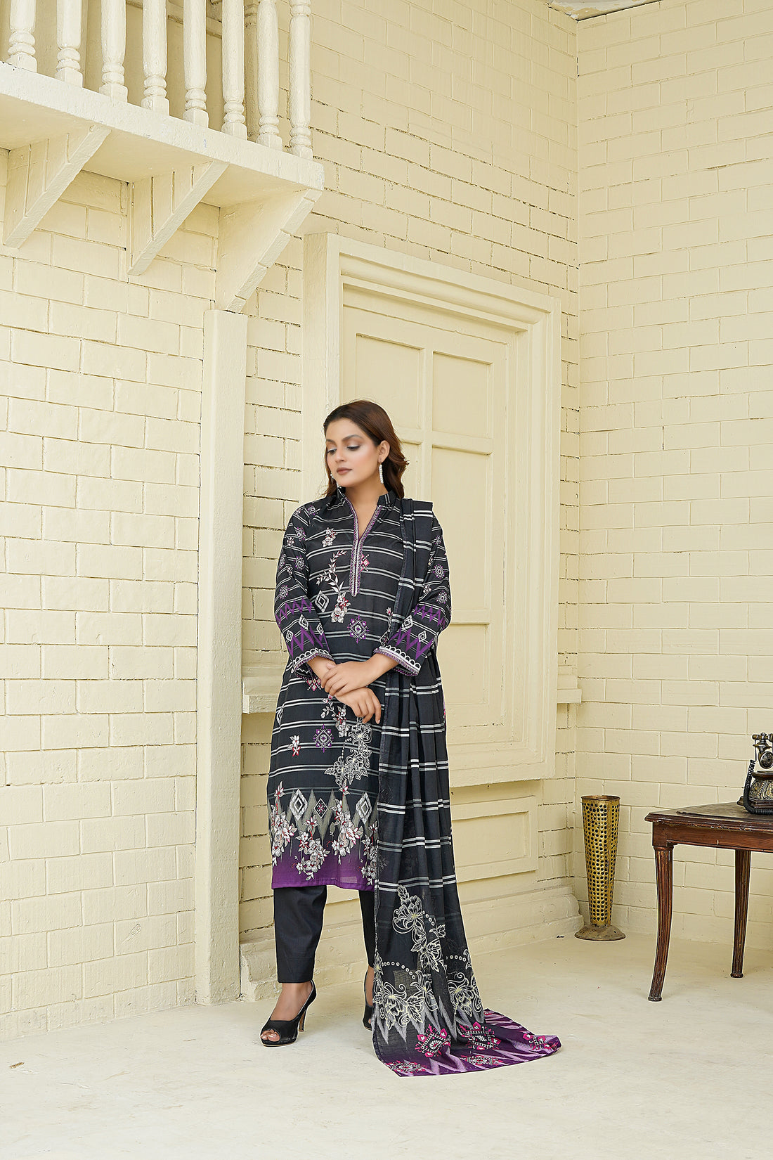 Unstitched 3 Piece - Printed Lawn Suit