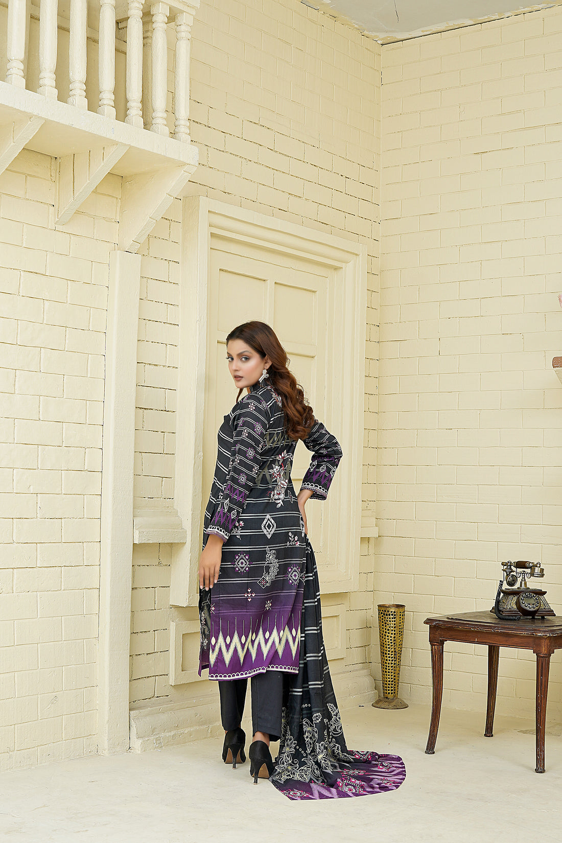 Unstitched 3 Piece - Printed Lawn Suit